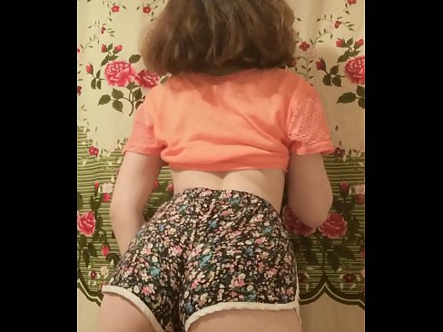❤️ Keçika ciwan a seksî li ber kamerayê kurtanên xwe ji xwe dike Pornoya malê li ku.bestsexporno.ru ❌️