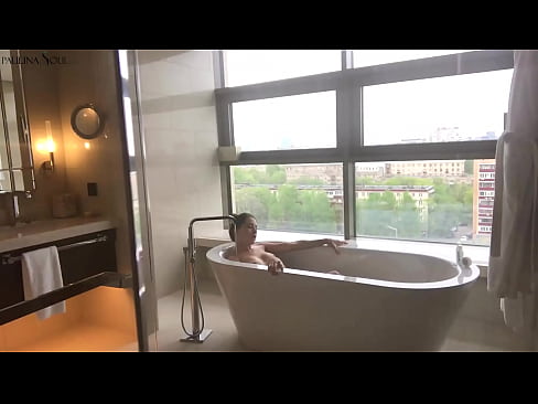 ❤️ Pitikek mezin Bi dilgermî pizika xwe di serşokê de dihejîne Pornoya malê li ku.bestsexporno.ru ❌️